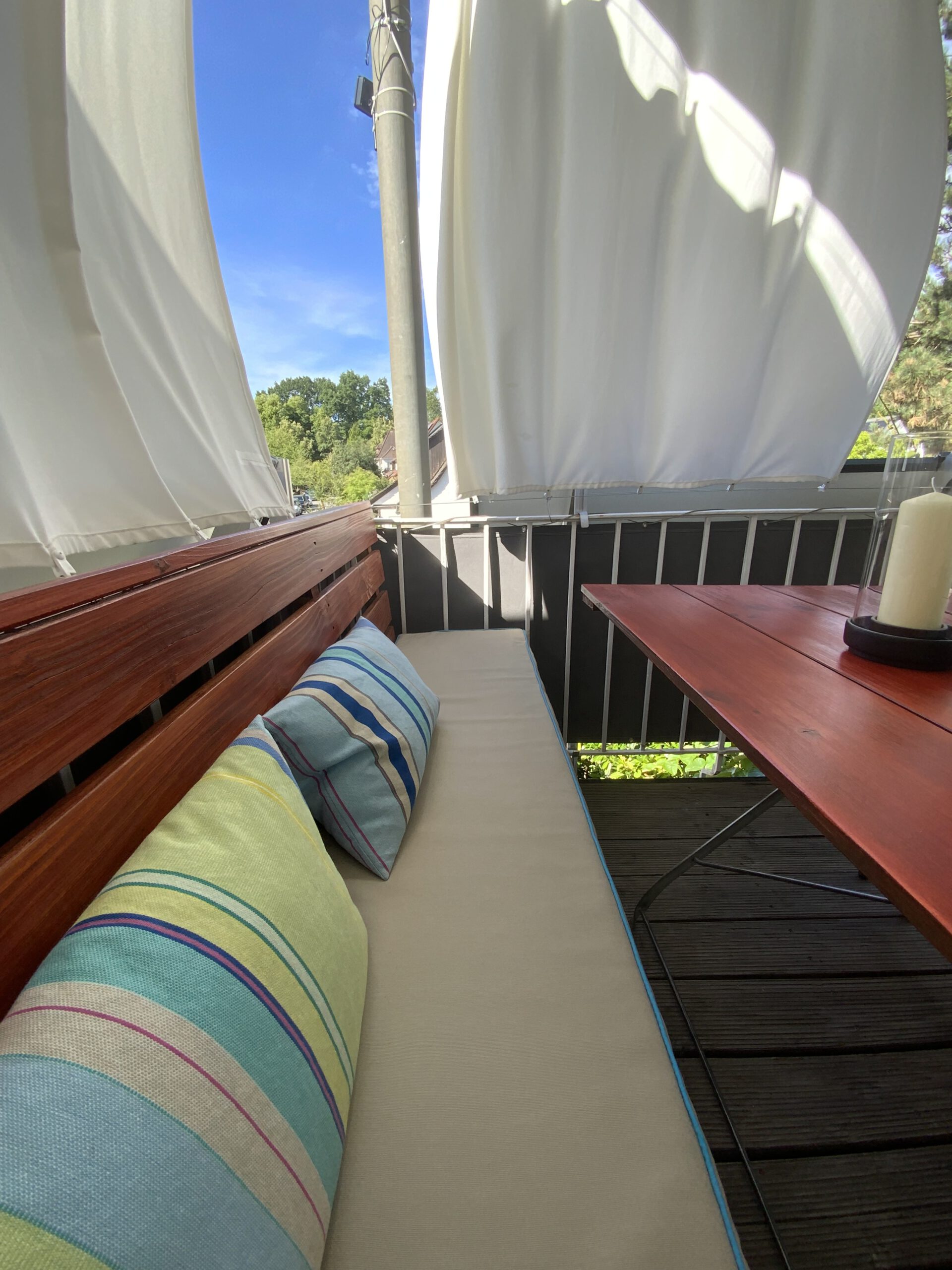 Vom schmalen Balkon zum zweiten Wohnzimmer – mit kreativen Ideen und kleinem Budget